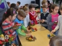 Dr. Szász Pál Magyar Közösségi Ház, Délutáni Oktatás: Szülők és gyerekek közösen karácsonyi asztaldíszt készítenek